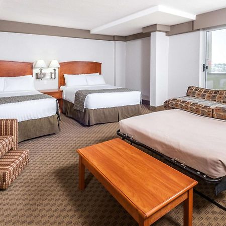 Ramada By Wyndham Edmonton South Otel Dış mekan fotoğraf