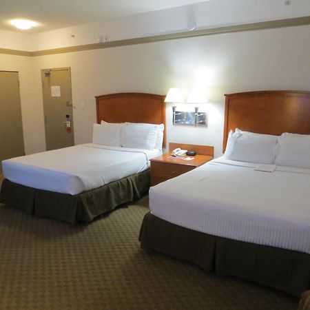 Ramada By Wyndham Edmonton South Otel Oda fotoğraf