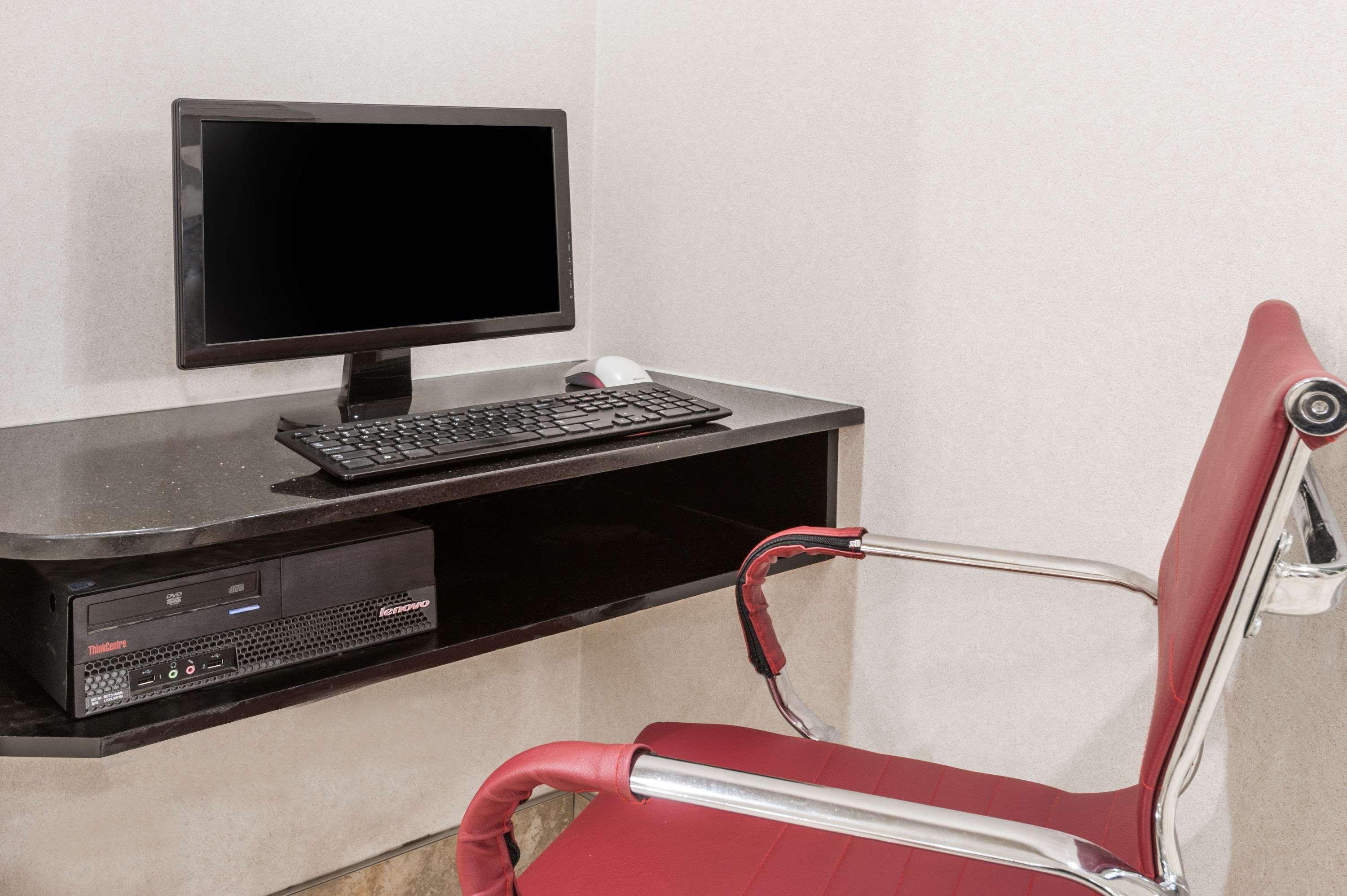 Ramada By Wyndham Edmonton South Otel Dış mekan fotoğraf