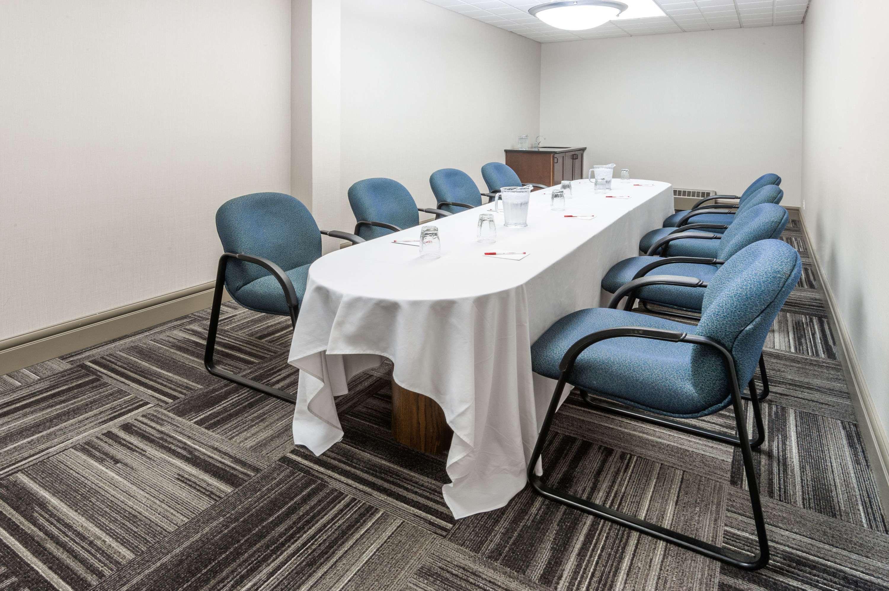 Ramada By Wyndham Edmonton South Otel Dış mekan fotoğraf