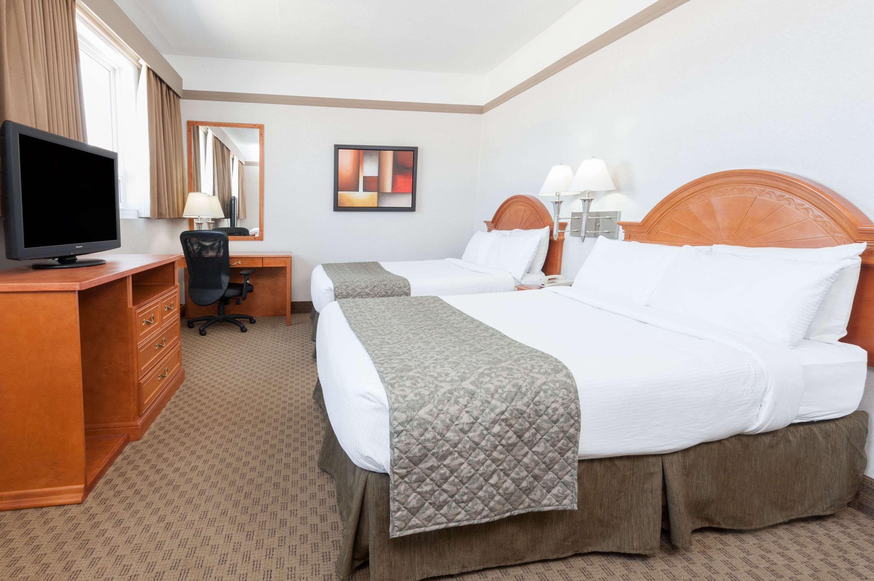 Ramada By Wyndham Edmonton South Otel Dış mekan fotoğraf