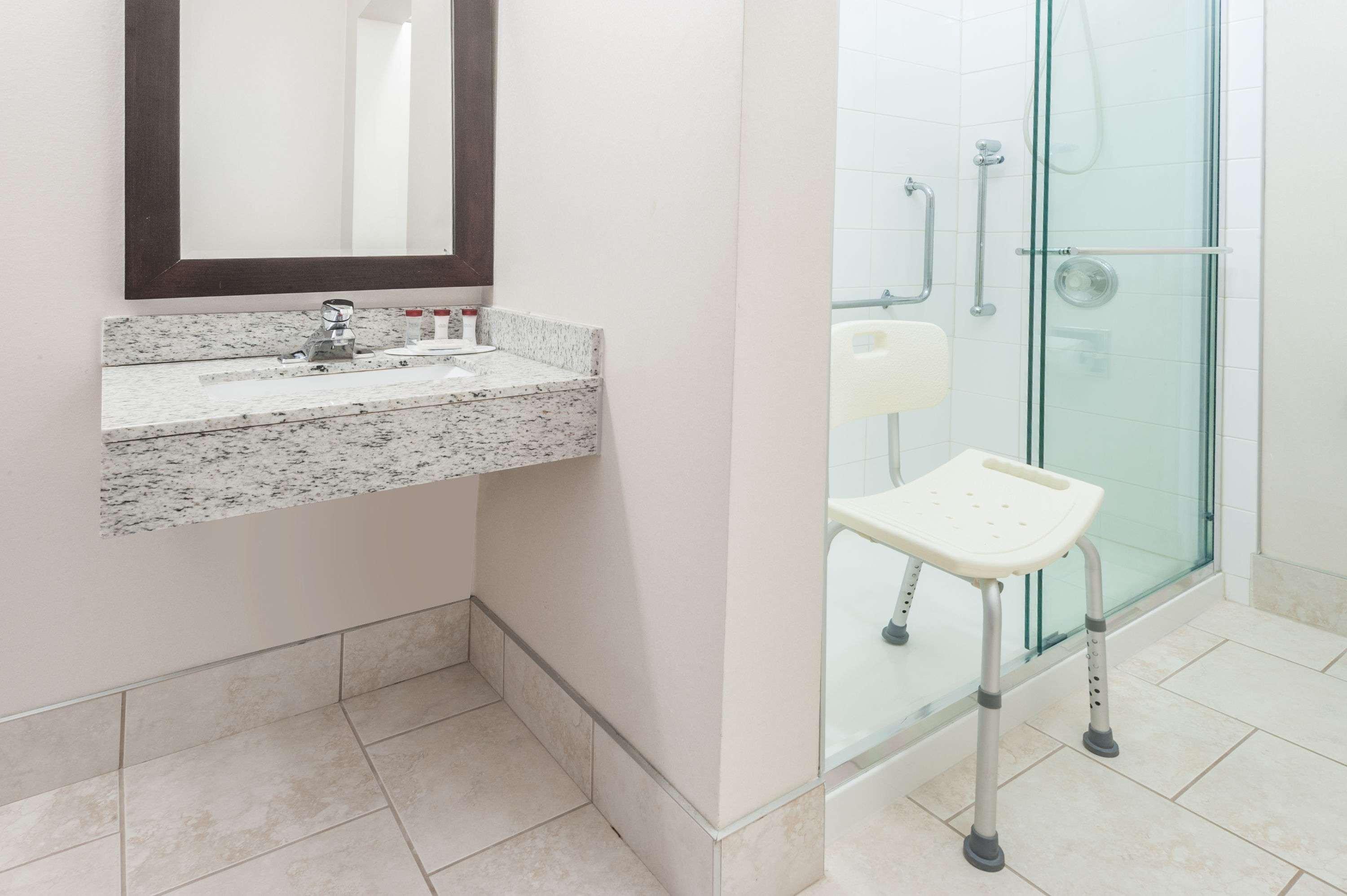 Ramada By Wyndham Edmonton South Otel Dış mekan fotoğraf