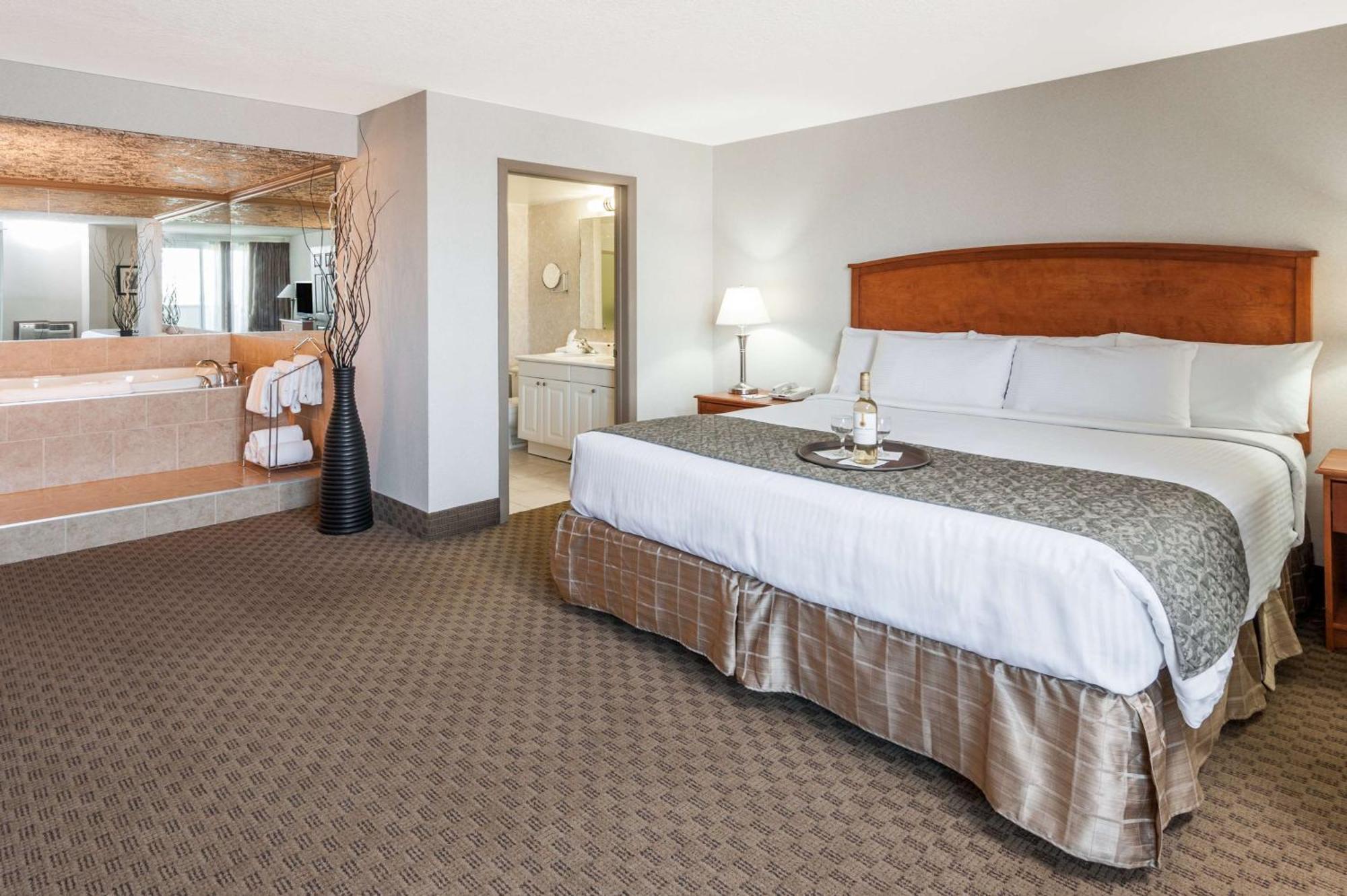 Ramada By Wyndham Edmonton South Otel Dış mekan fotoğraf