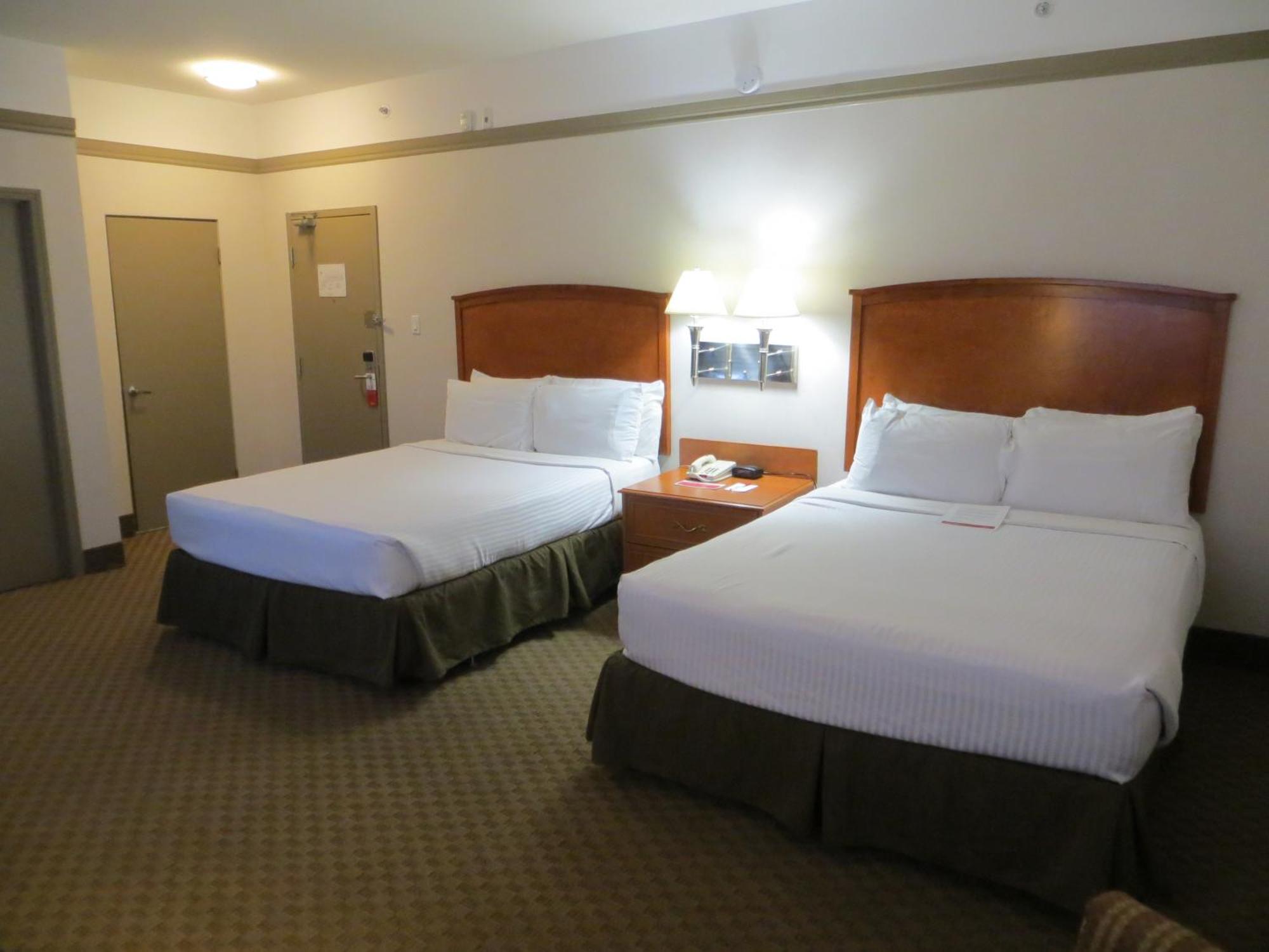 Ramada By Wyndham Edmonton South Otel Oda fotoğraf
