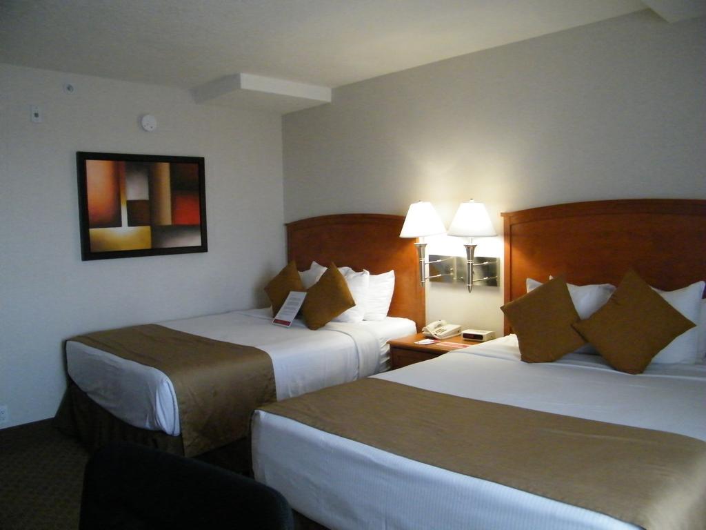 Ramada By Wyndham Edmonton South Otel Oda fotoğraf