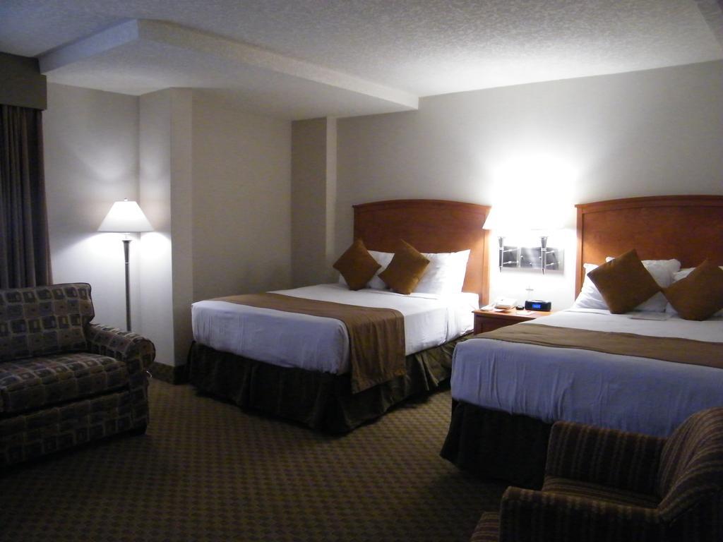 Ramada By Wyndham Edmonton South Otel Oda fotoğraf