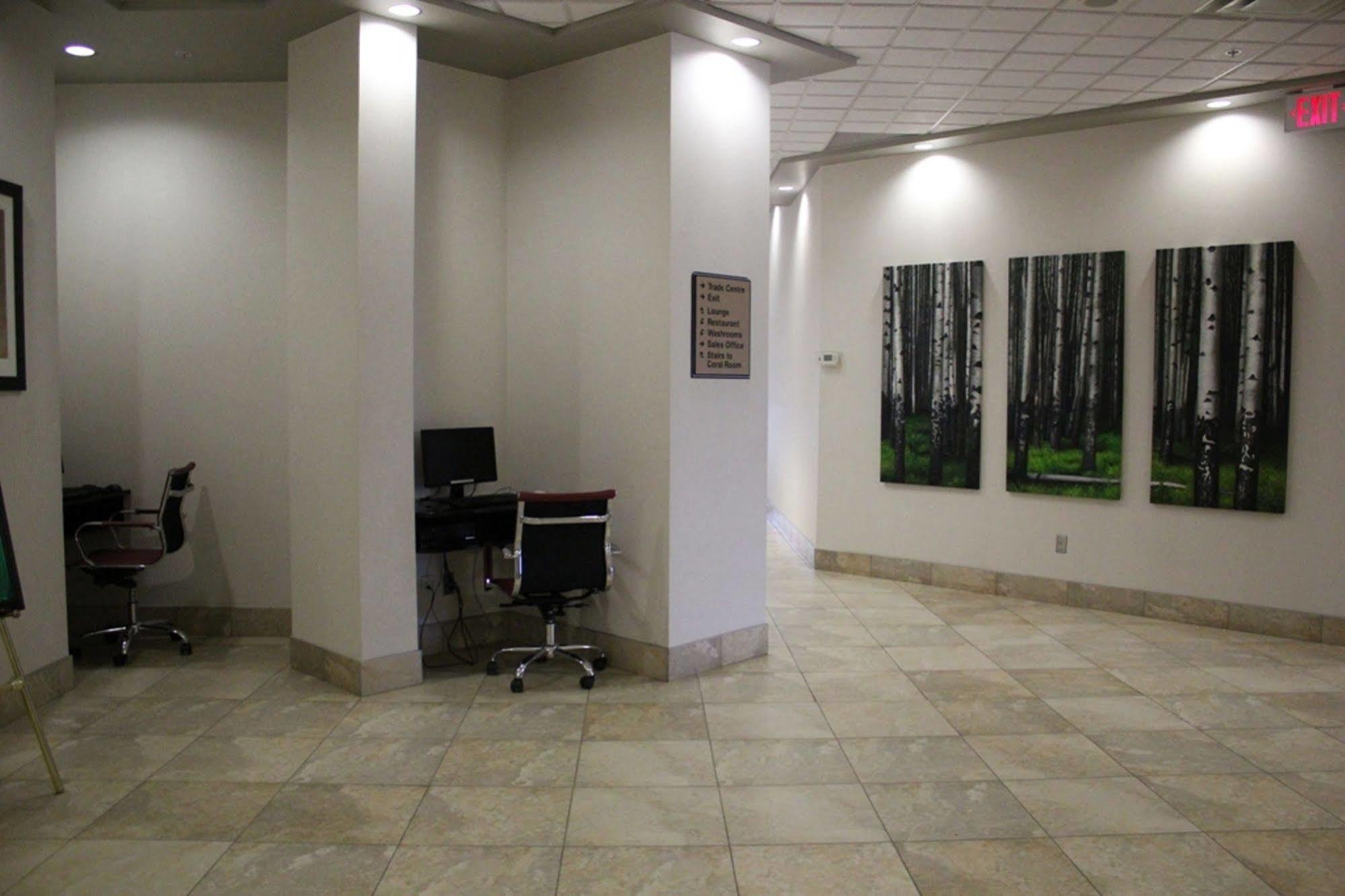 Ramada By Wyndham Edmonton South Otel Dış mekan fotoğraf