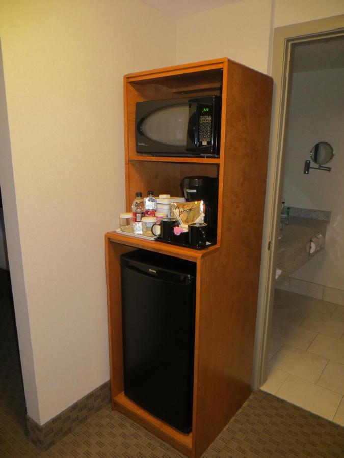 Ramada By Wyndham Edmonton South Otel Oda fotoğraf