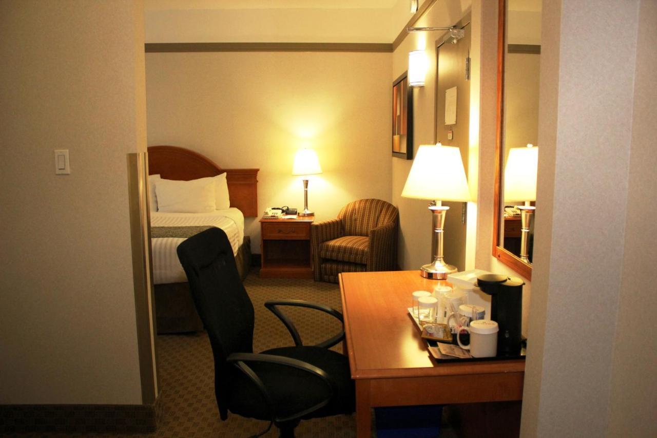 Ramada By Wyndham Edmonton South Otel Dış mekan fotoğraf
