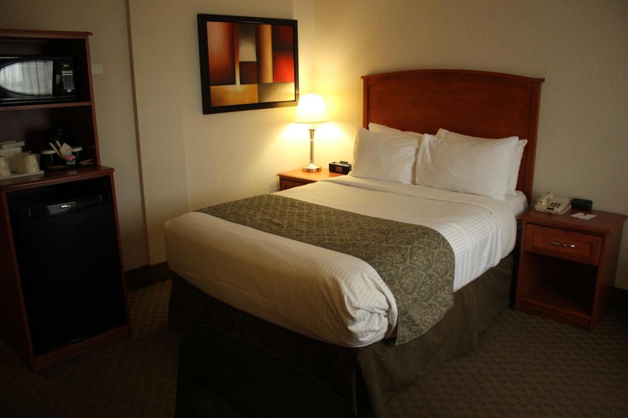 Ramada By Wyndham Edmonton South Otel Dış mekan fotoğraf