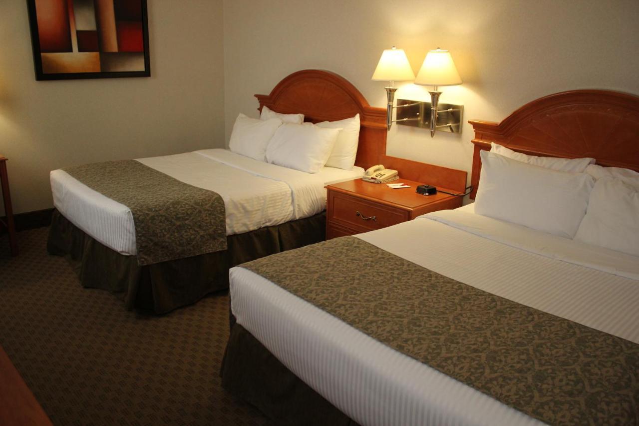 Ramada By Wyndham Edmonton South Otel Dış mekan fotoğraf